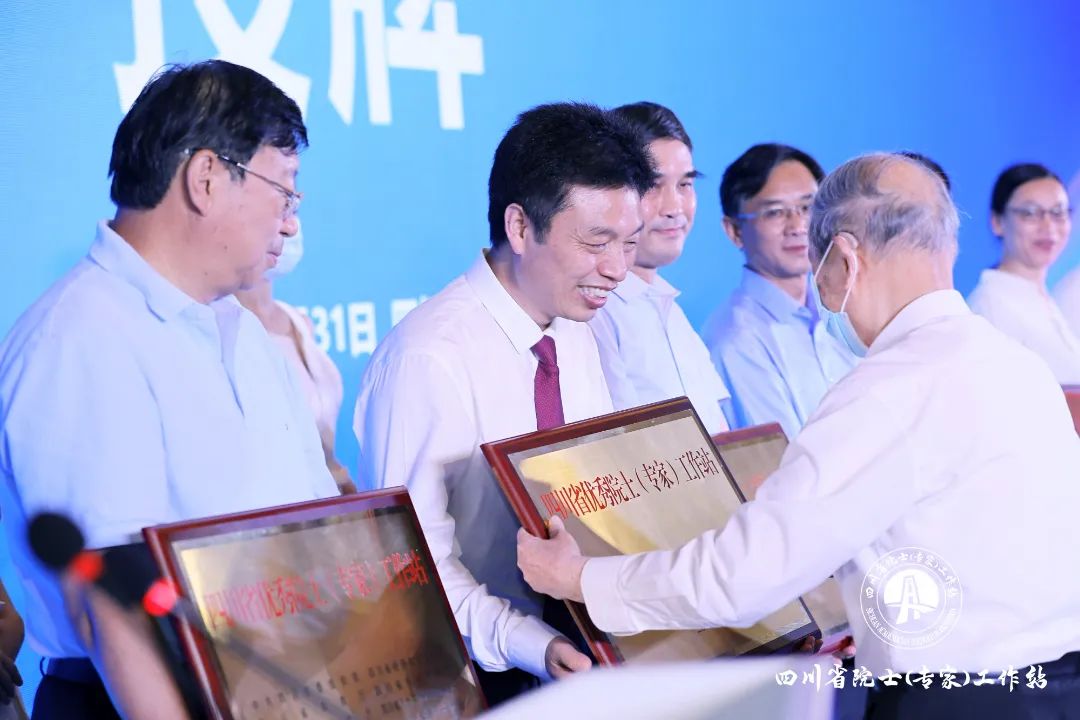 有分量！鐵騎力士獲評四川省優秀院士（專家）工作站！